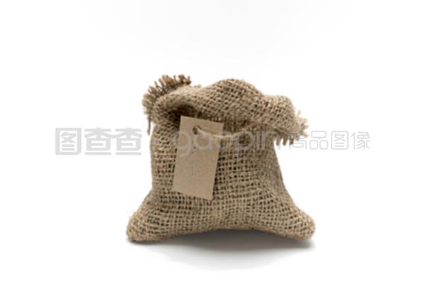 带标签的空麻布袋 复古韵味的环保之选